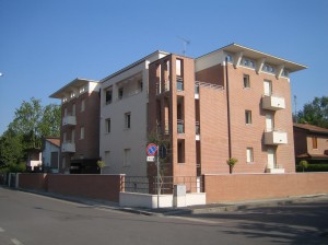 Progetto e Direzione Lavori di edificio residenziale di sei unità immobiliari a Ferrara. (2004)