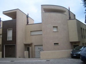 Direzione lavori per il recupero e riqualificazione urbanistica di fabbricati dismessi ad uso industriale, da adibirsi ad uso residenziale, in Ferrara via Bologna, stradello sottomura Porta Paola. (2006)