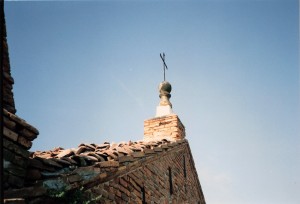 Progetto e D.L. per il restauro delle strutture di copertura e degli infissi con recupero delle bucature originali della Chiesa di San Giovanni Battista a Ferrara. (1991)