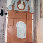 Ricostruzione monumento funebre della famiglia Braghini Rossetti nella chiesetta del cimitero di Pontelagoscuro (FE). (1989)